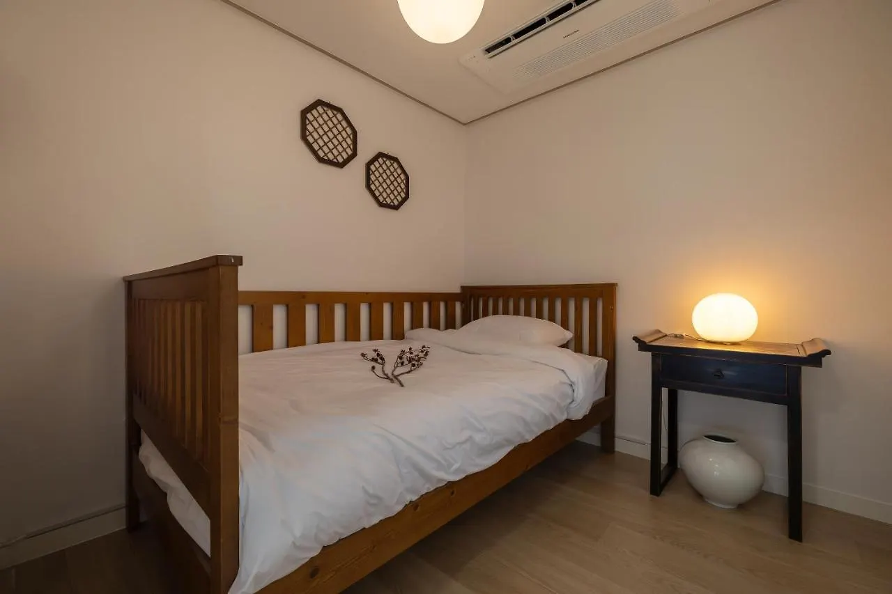 Appartement Korea Hanok Large House With Terrace Seoel