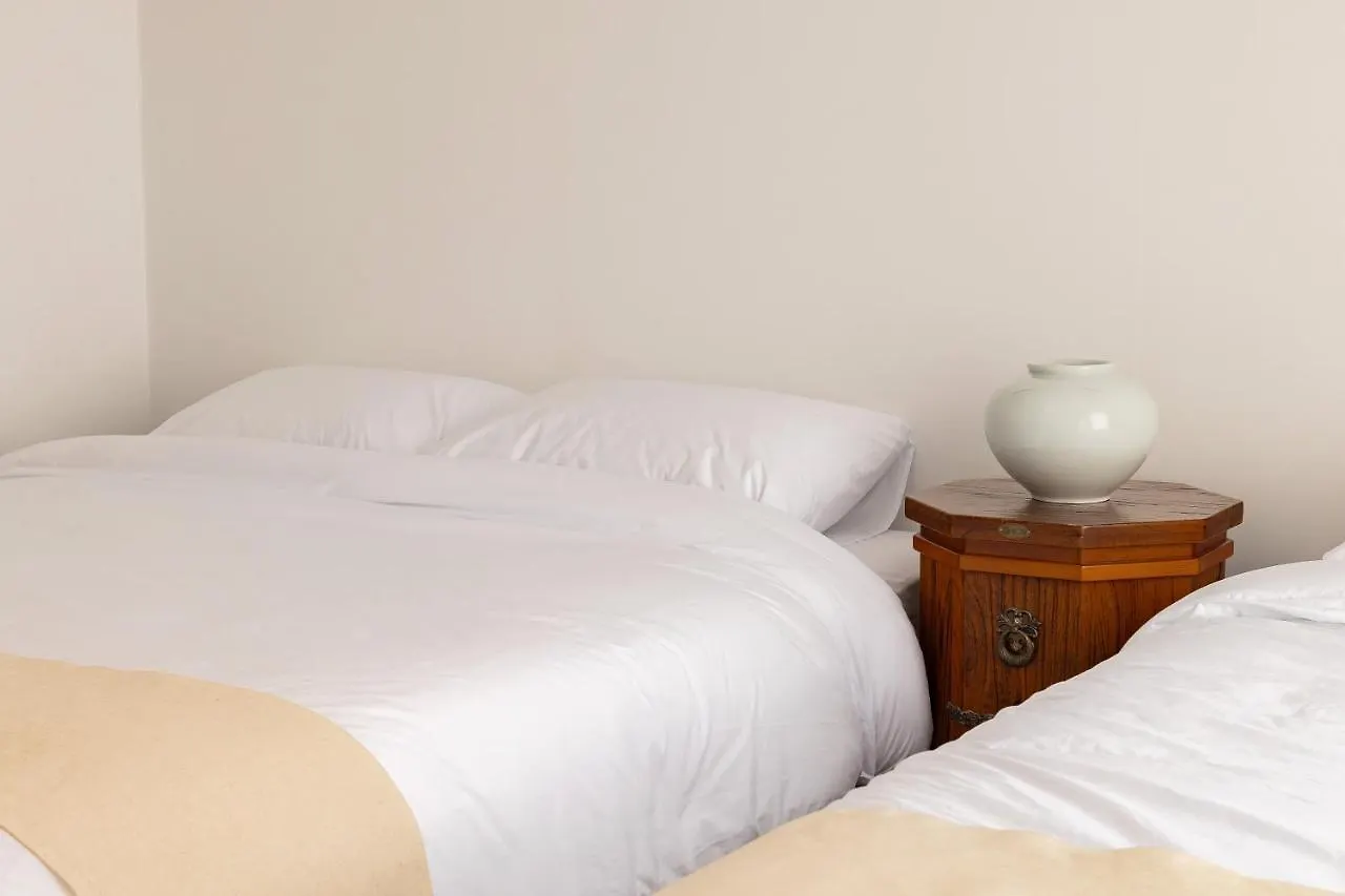 Korea Hanok Large House With Terrace Seoel Appartement