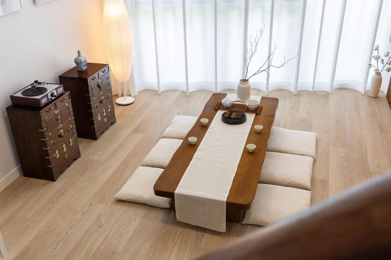 Appartement Korea Hanok Large House With Terrace Seoel